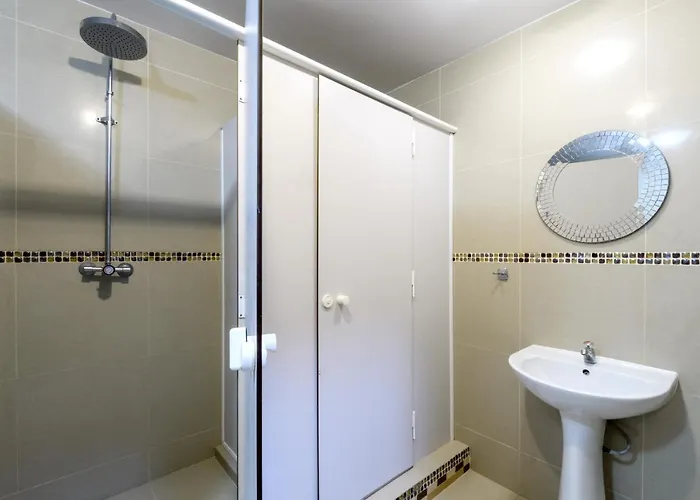 Krokodyl-stara Praga Południe Hostel Warszawa