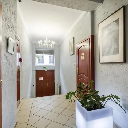 Stara Praga Krokodyl Rooms&dorms-praga Poludnie