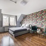 Stara Praga Krokodyl Warsaw Rooms&Dorms-Praga Poludnie *